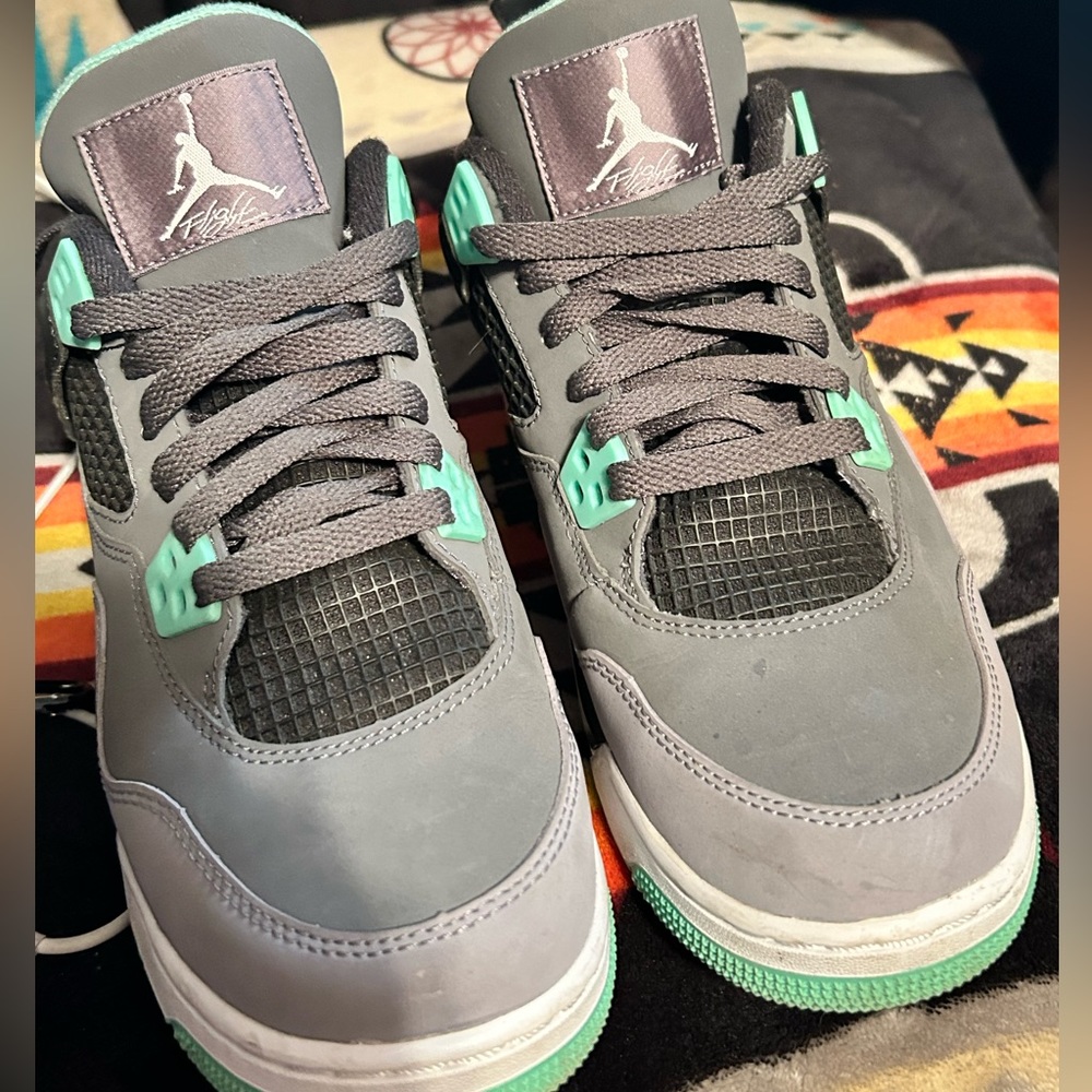 Jordan 4’s💚🩶 size 6.5 kids, 8 womans